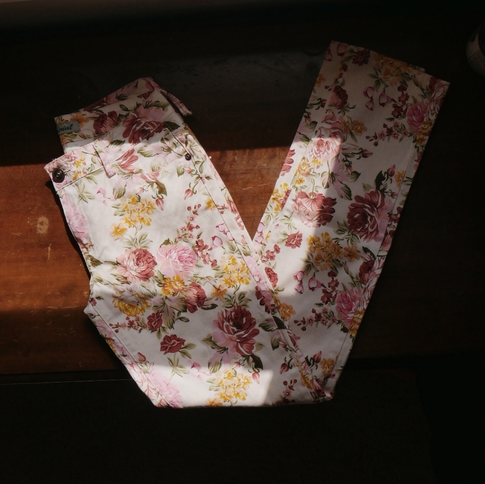 Emperial Premium Rose Floral Pink Jeans Size 09